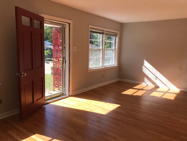 Living room - 2236 Helen Ave
