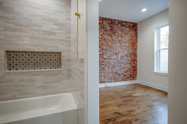 Photo - 2836 W Diamond St Apartment