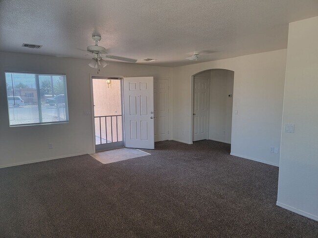 Building Photo - 3 Bedroom Home in Bullhead City
