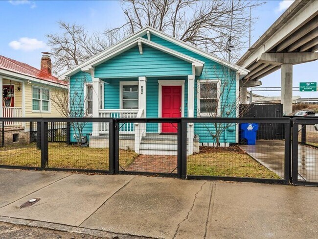 Building Photo - 2 Bedroom, 2 Bath Home with ADU Downtown Charleston!