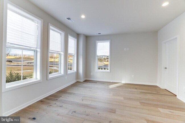 Foto del edificio - 43920 Ludwell Farm Square