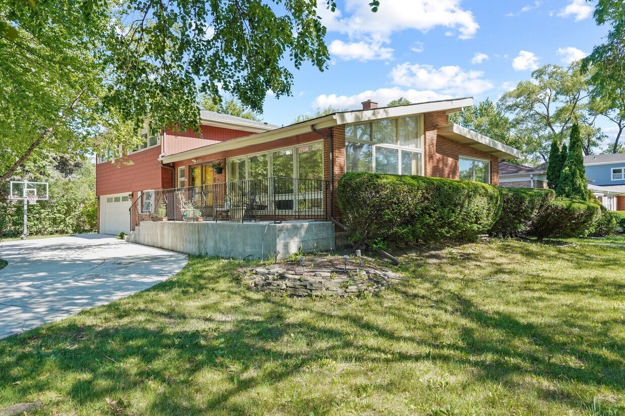 Primary Photo - 4155 Suffield Ct
