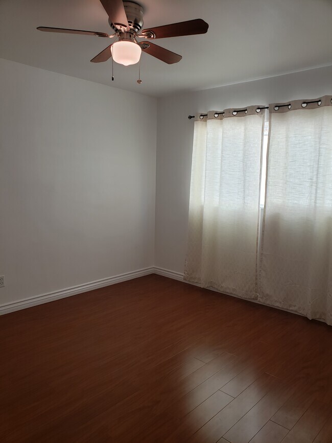 Bedroom - 7162 Hawthorn Ave