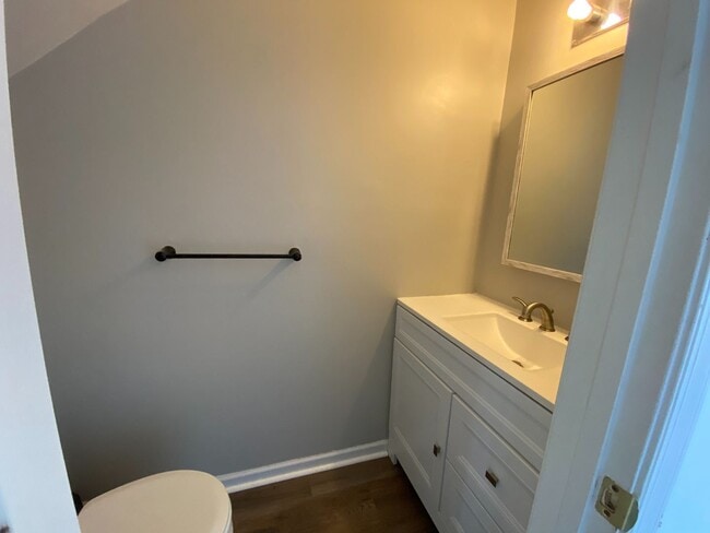 Foto del edificio - Charming 2-Bedroom Duplex in the Heart of ...