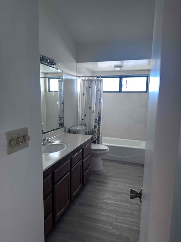Building Photo - 99-564-564 Paihi St