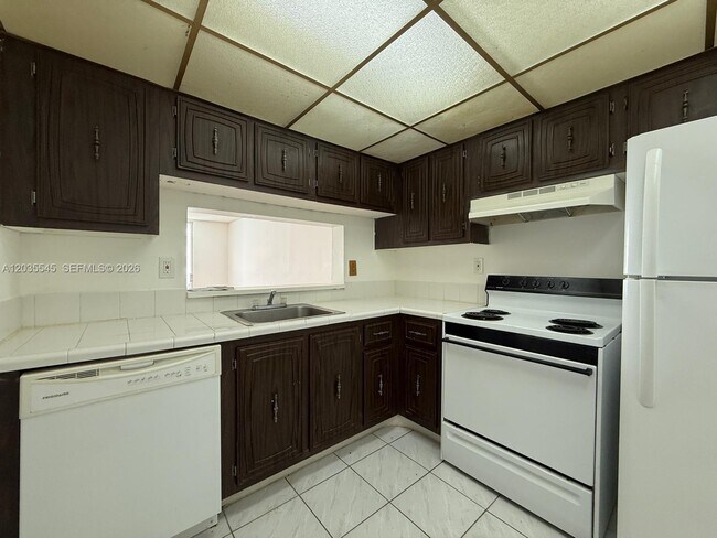 Foto del edificio - 492 NW 165th St