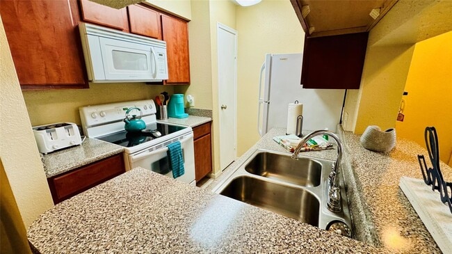 Building Photo - 3506 Cove View Blvd