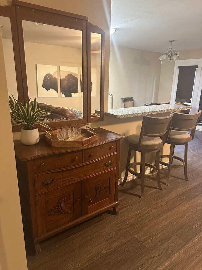 Foto del edificio - 4 bed 2 bath 1 car garage on Flint Avenue!