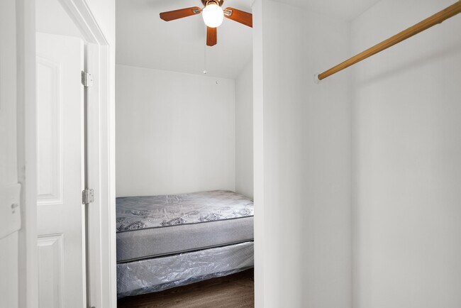 Building Photo - 1229 S 13th Ave