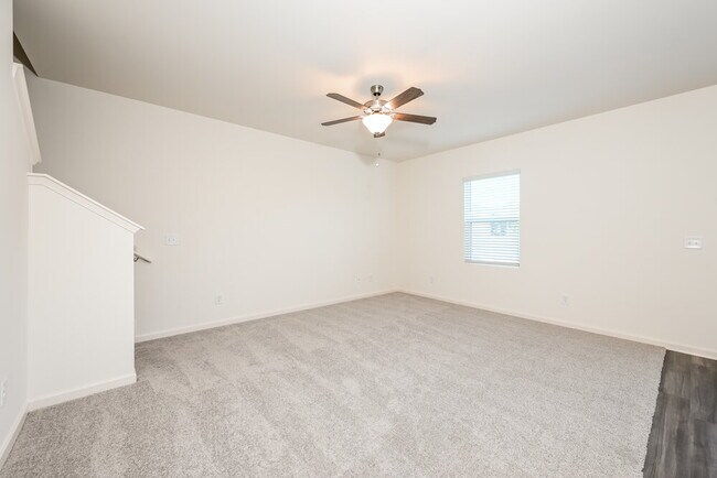 Foto del edificio - 193 Long Dr