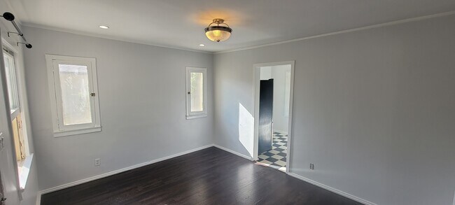 Living room with recessed lighting - 564 Ventura St