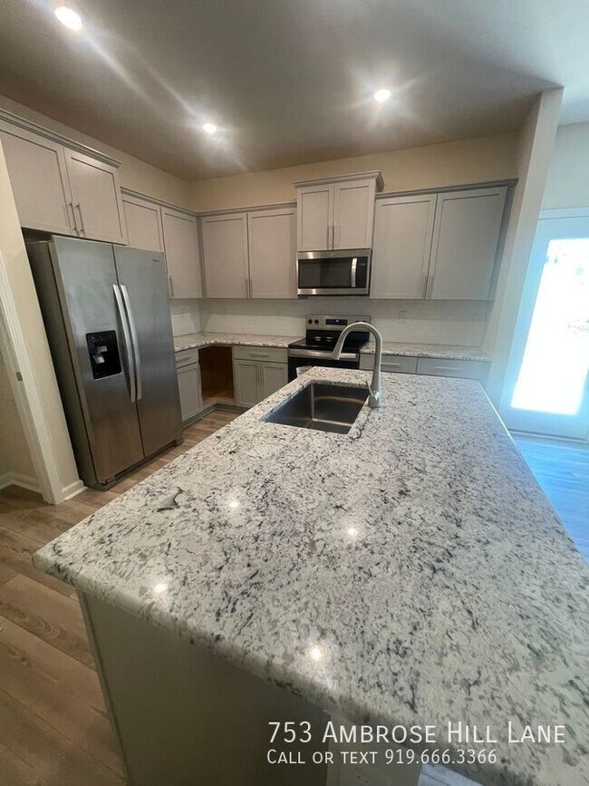 Building Photo - Charming 3 Bedroom Home