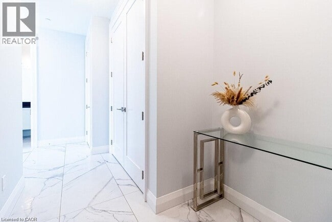 Building Photo - 101 Locke St S