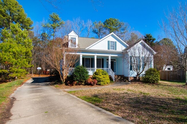 Building Photo - Exceptional 5-Bedroom Residence in the Hea...