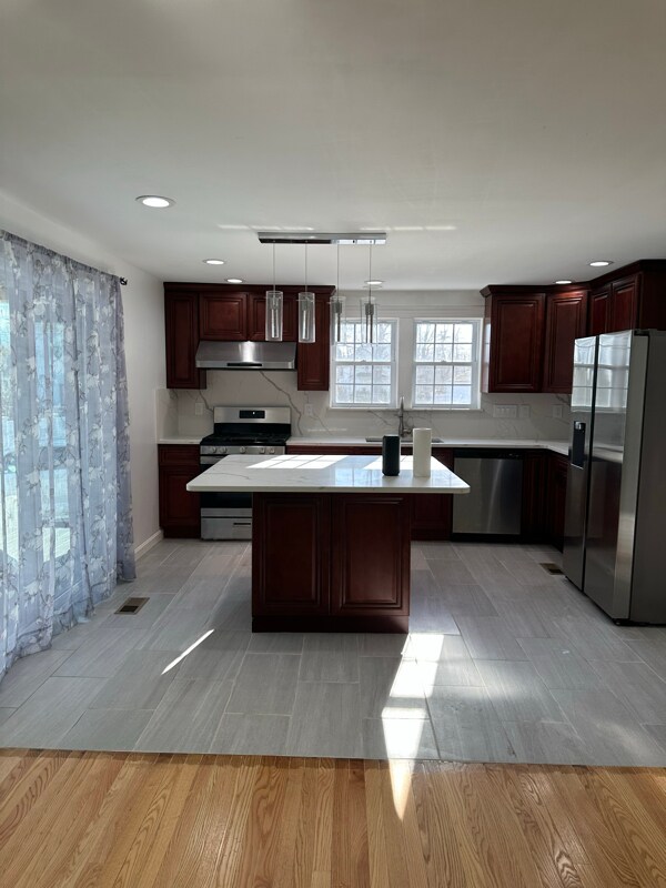 Primary Photo - 11 Sherbrooke Ave