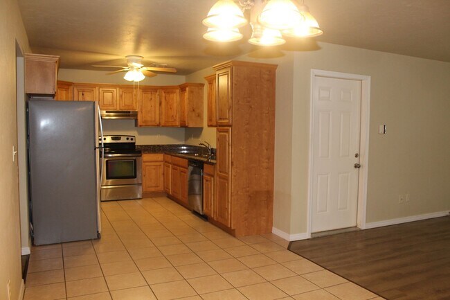 Building Photo - 8410 Cottage Park Dr
