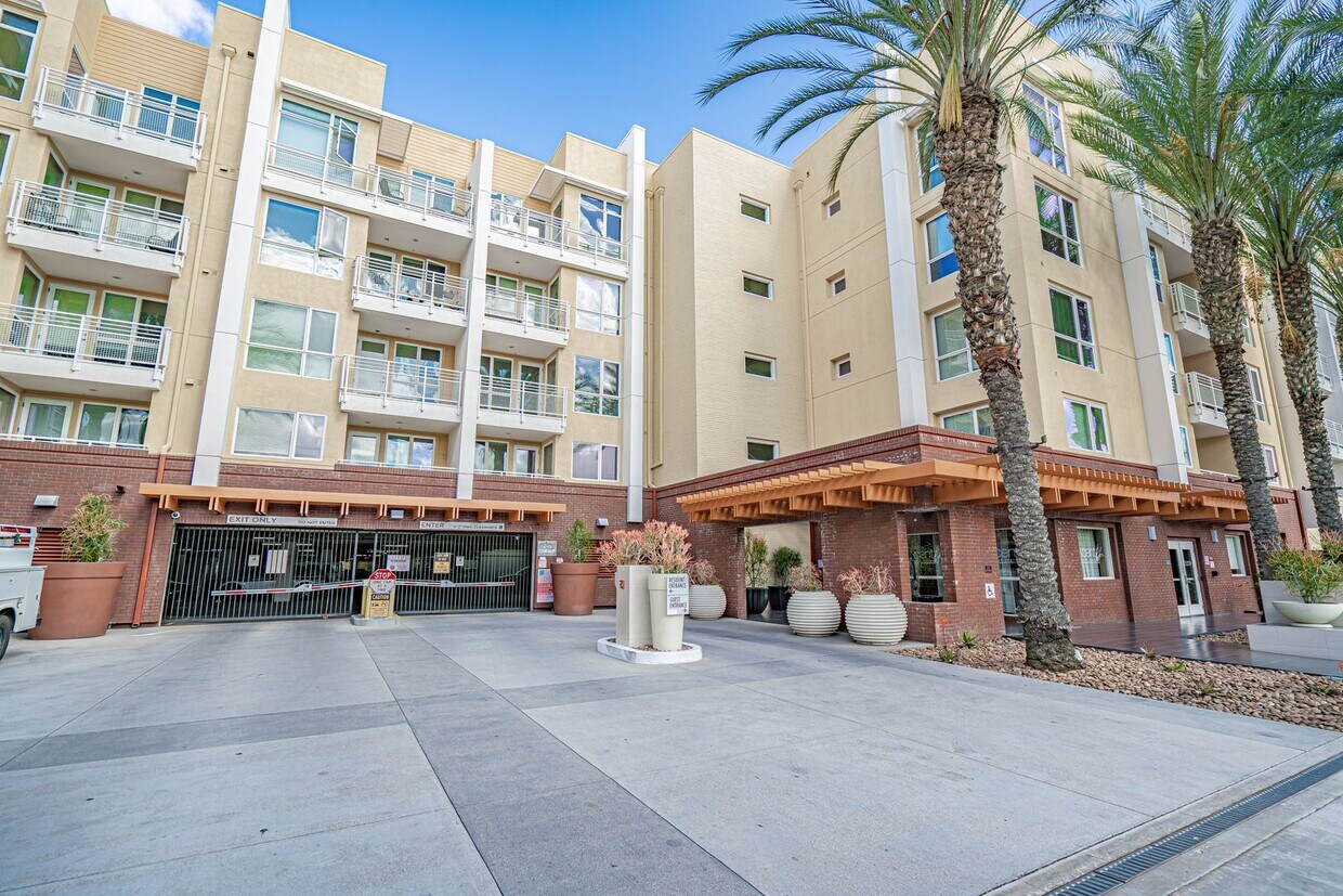 2 Bedroom Condo for Rent in Woodland Hills! House Rental in Los