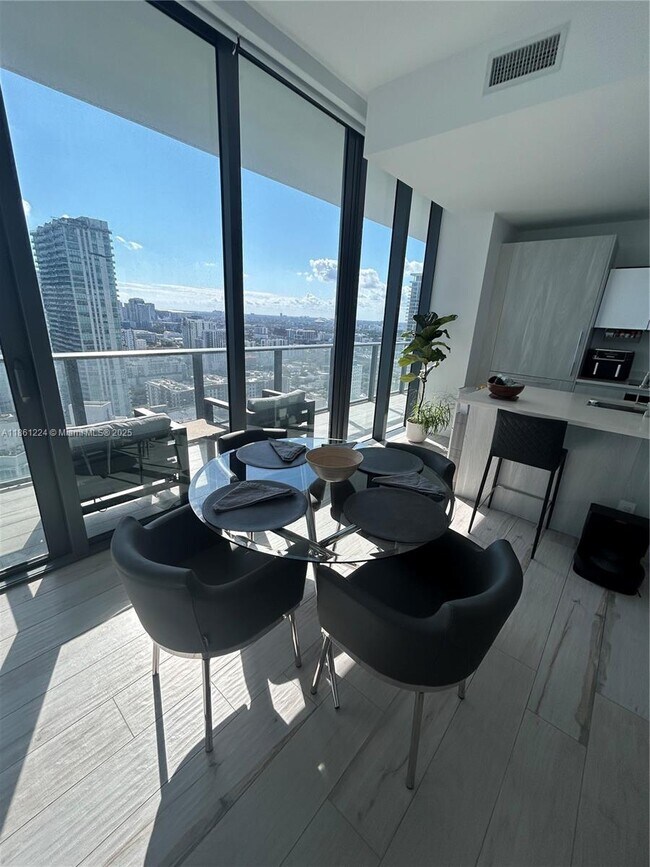 Foto del edificio - 480 NE 31st St