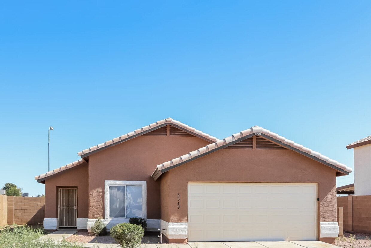 Foto principal - 8349 N 85Th Drive