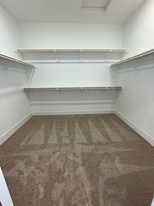 Foto del edificio - 4 BR, 2.5 Ba, 2262SF, Single Story, Solar ...