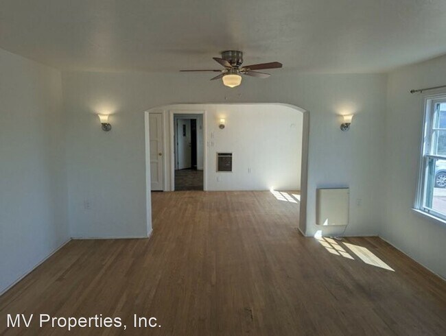 Building Photo - 4 br, 2 bath House - 2510 Summit Drive