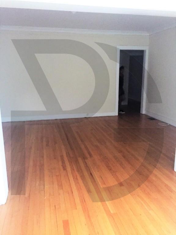 Building Photo - 3 bedroom in EVANSTON IL 60202