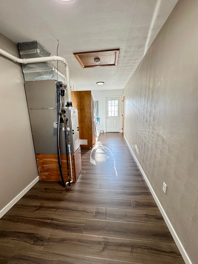 Building Photo - 910 4th Ave