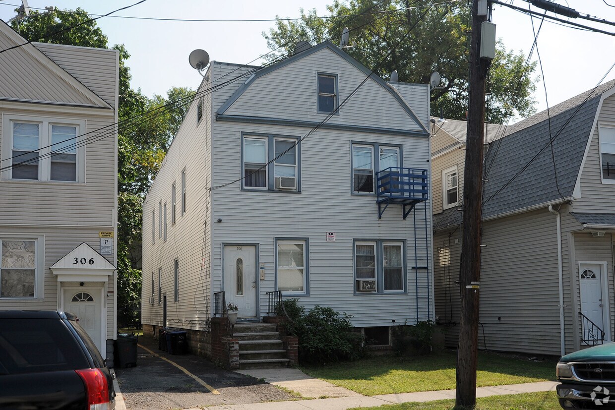 304 E Price St, Linden, NJ 07036 Apartments in Linden, NJ