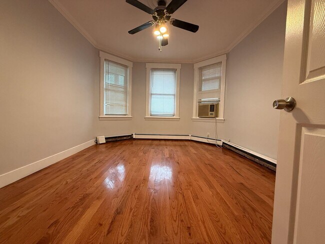 Building Photo - 321 Avenue C