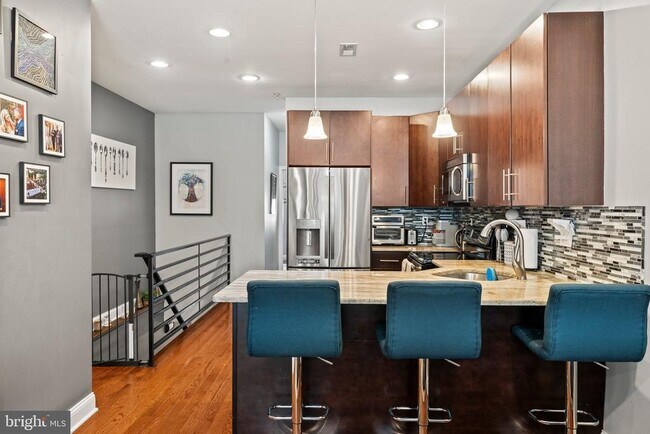 Foto del edificio - 2115 Carpenter St