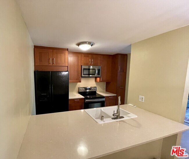 Foto del edificio - 4900 Overland Ave
