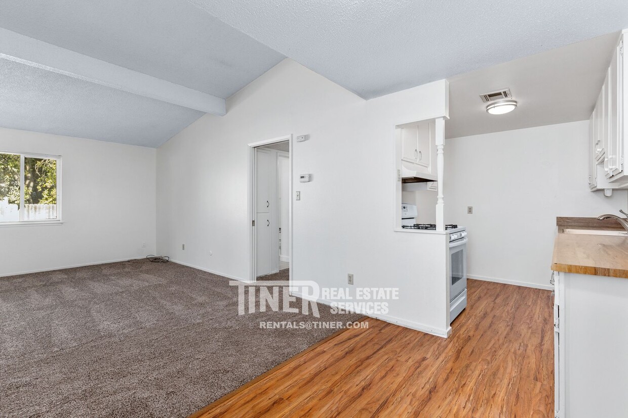 Primary Photo - 4930 Douvan Ct