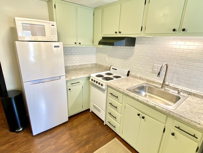Building Photo - 1022 Cayuga Heights Rd