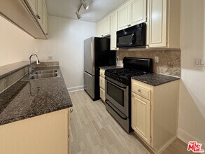 Building Photo - 7035 Woodley Ave