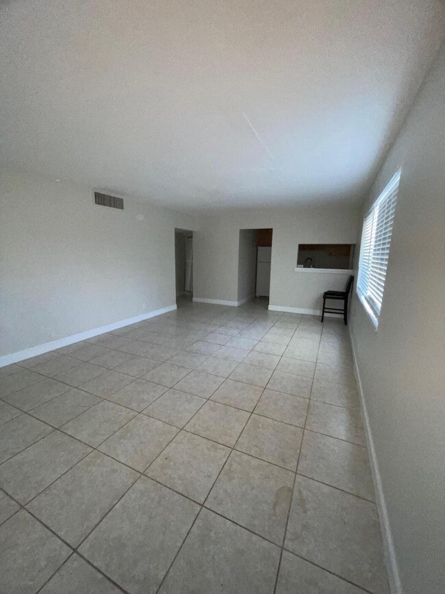 Building Photo - 801 Lighthouse Dr