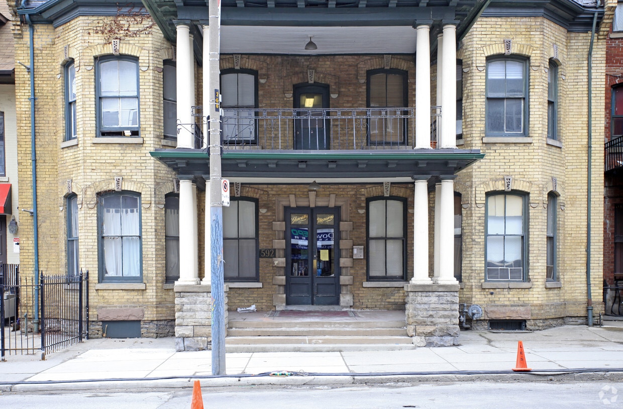 Primary Photo - 592-596 Church St & 67-71 Gloucester St