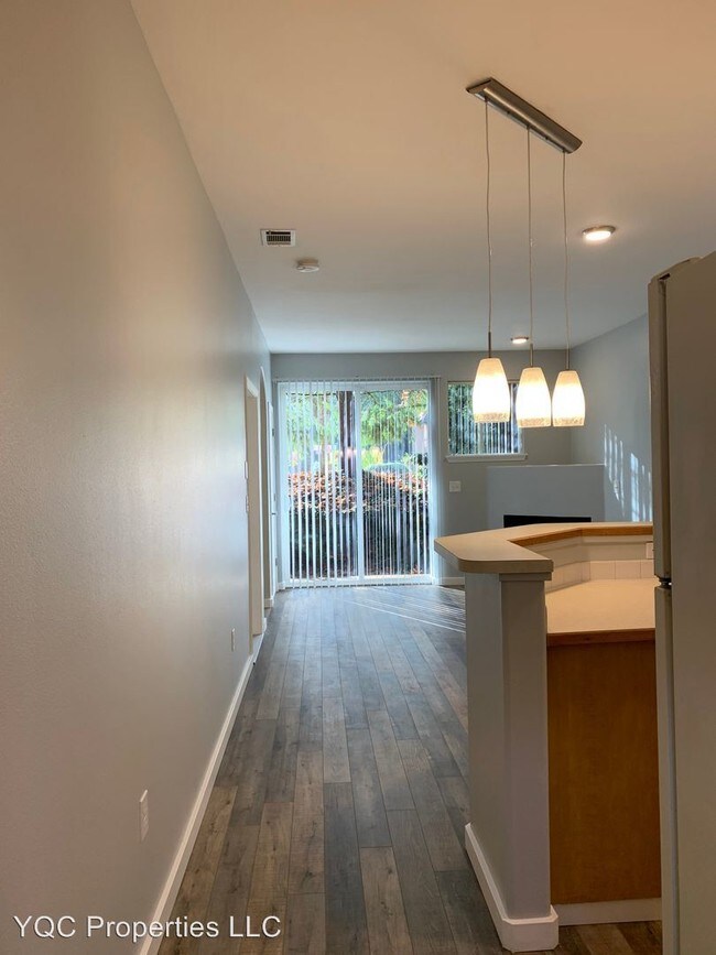 Building Photo - 8136 SE Aspen Summit Dr