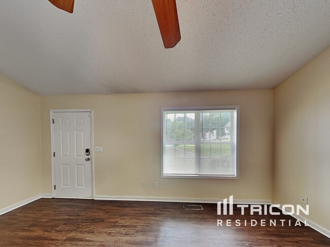 Foto del edificio - 238 Brookside Dr