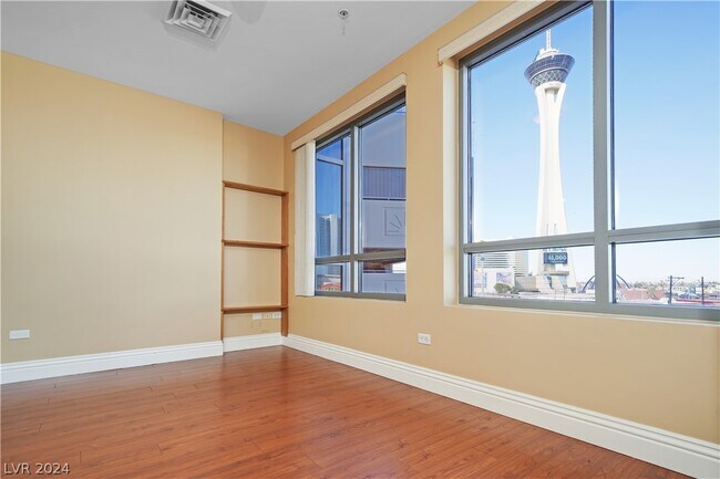 Foto del edificio - 200 W Sahara Ave