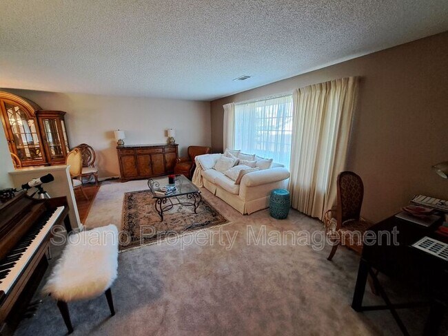 Foto del edificio - 110 Wayne Ct