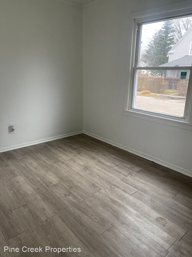 Building Photo - 3 br, 1 bath House - 13219 Carrington Ave.