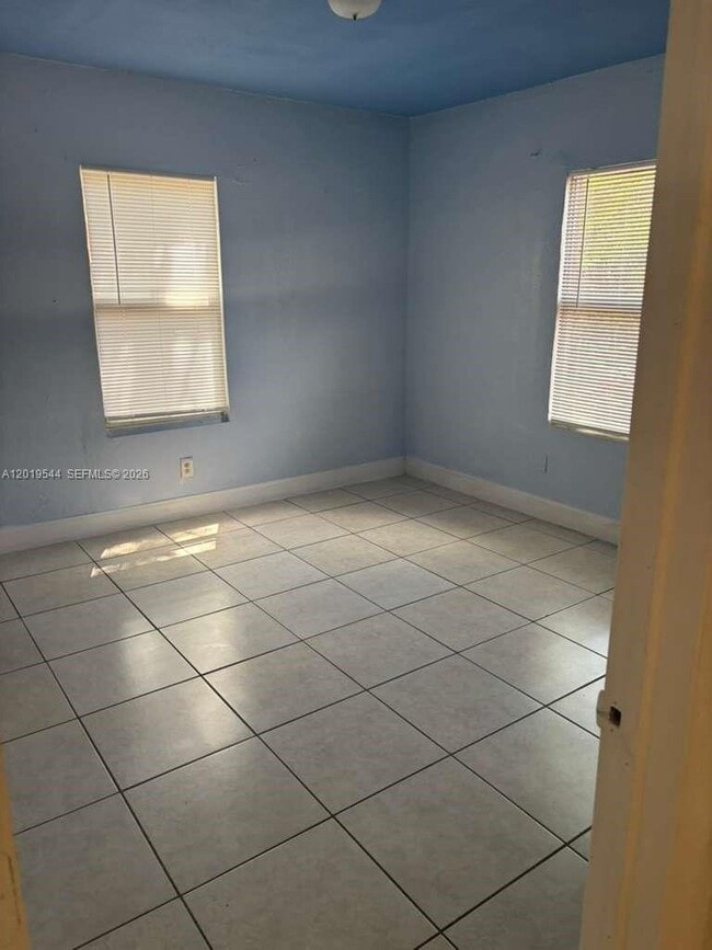Foto del edificio - 1447 NW 98th St