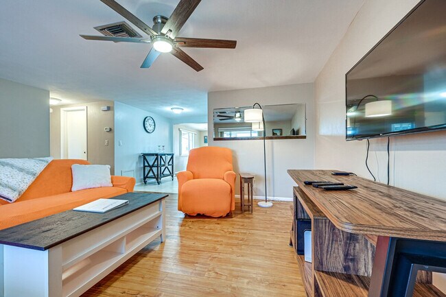 Foto del edificio - 7536 Topay Ln