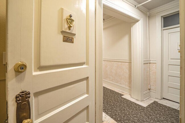 Building Photo - Alexander Apartments - 2 bedrooms