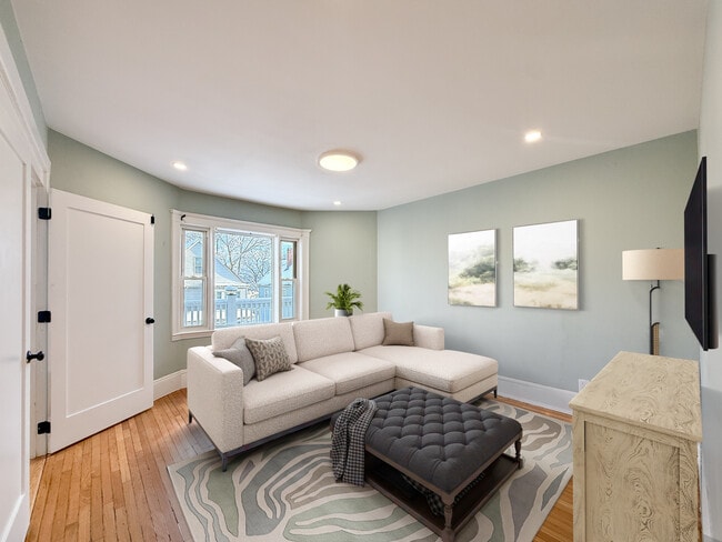 Building Photo - 57 Rexford St