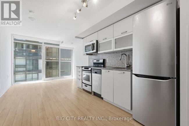 Building Photo - 36 Lisgar St