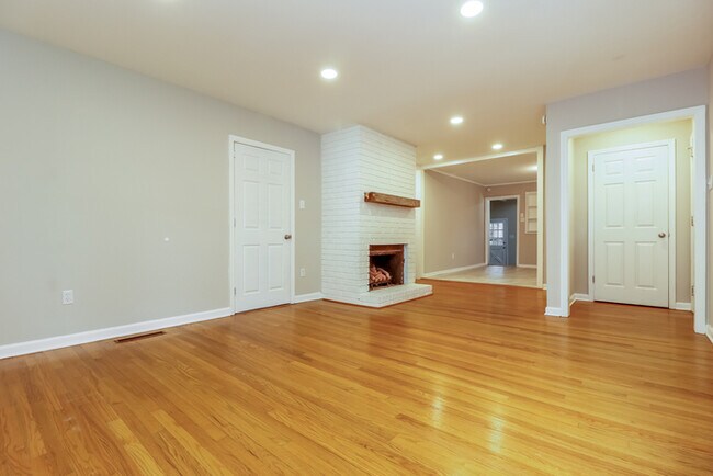 Foto del edificio - 114 Live Oak Rd
