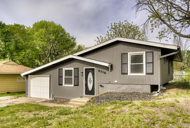 Building Photo - 4316 N Quincy Ave