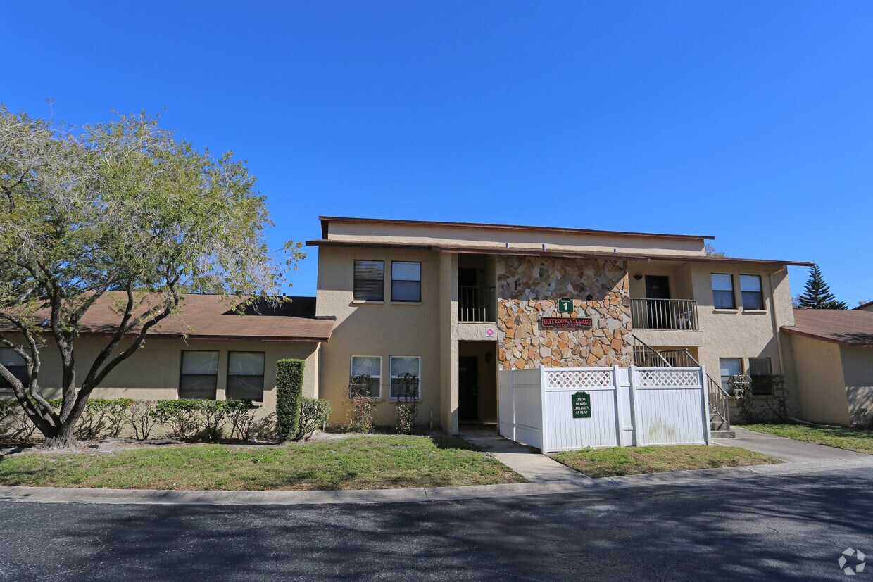 Outlook Village Apartments Apartments in Pinellas Park, FL