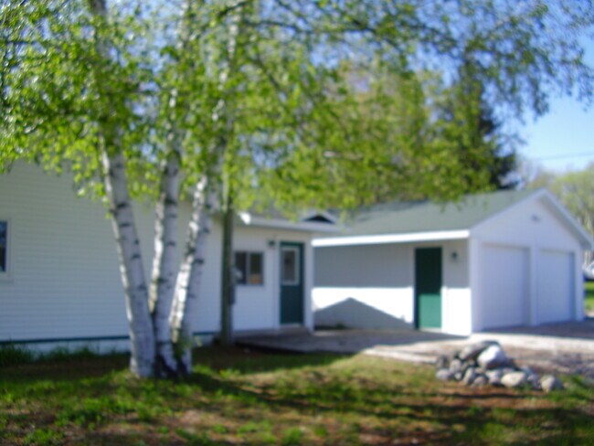 Building Photo - 19348 Maple St